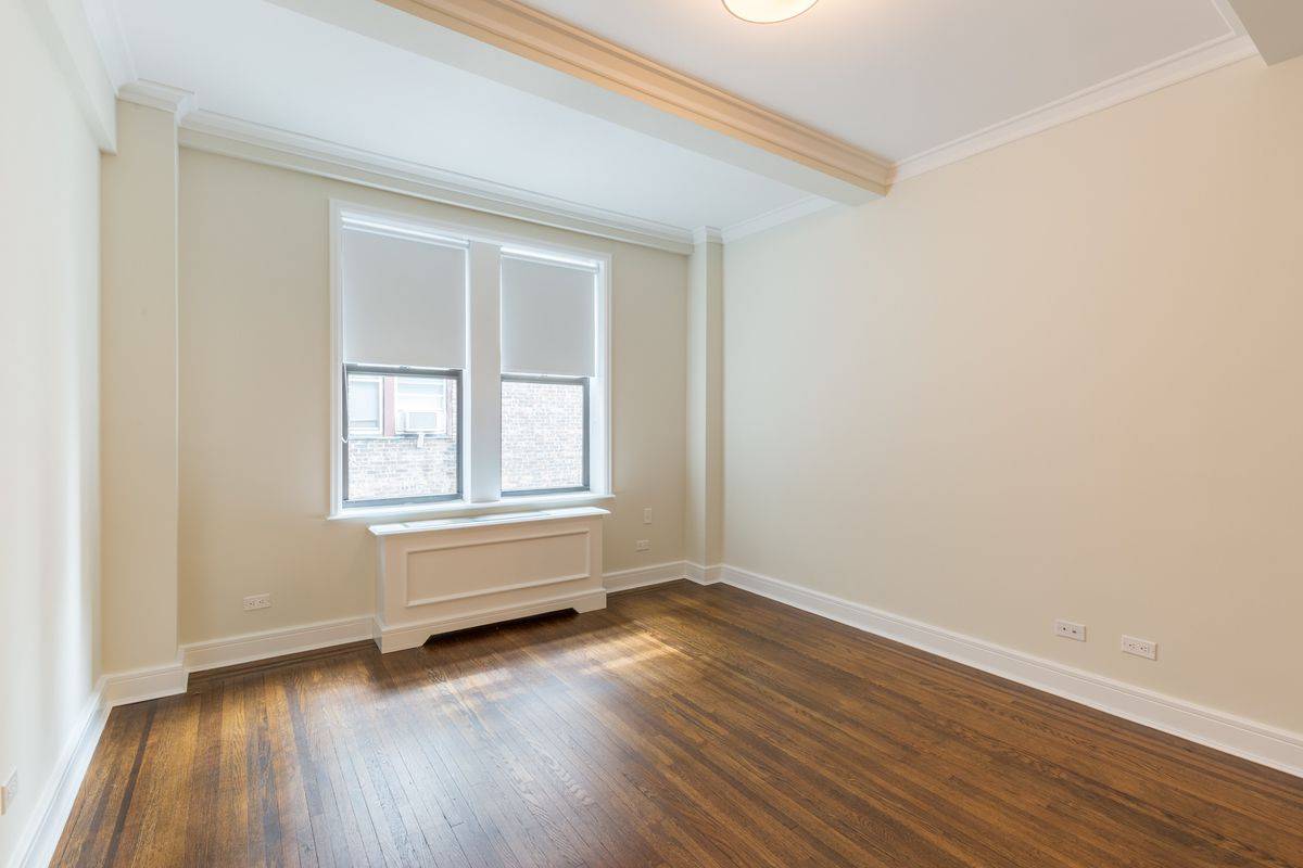 GORGEOUS 1 BED | 1 BATH LOCATED IN LINCOLN SQUARE