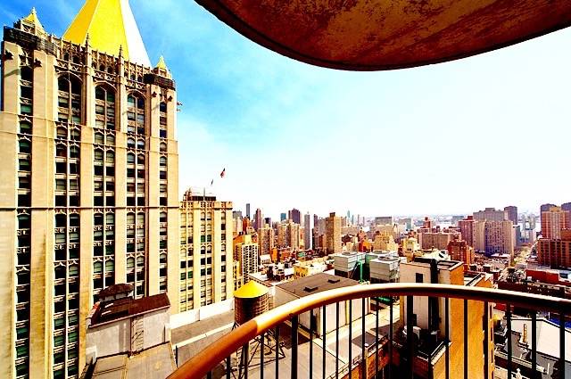 Gorgeous 2 BR Condo on Madison Sq. Park ~ 2 Private Balconies ~ 1100 Sq. Ft!!