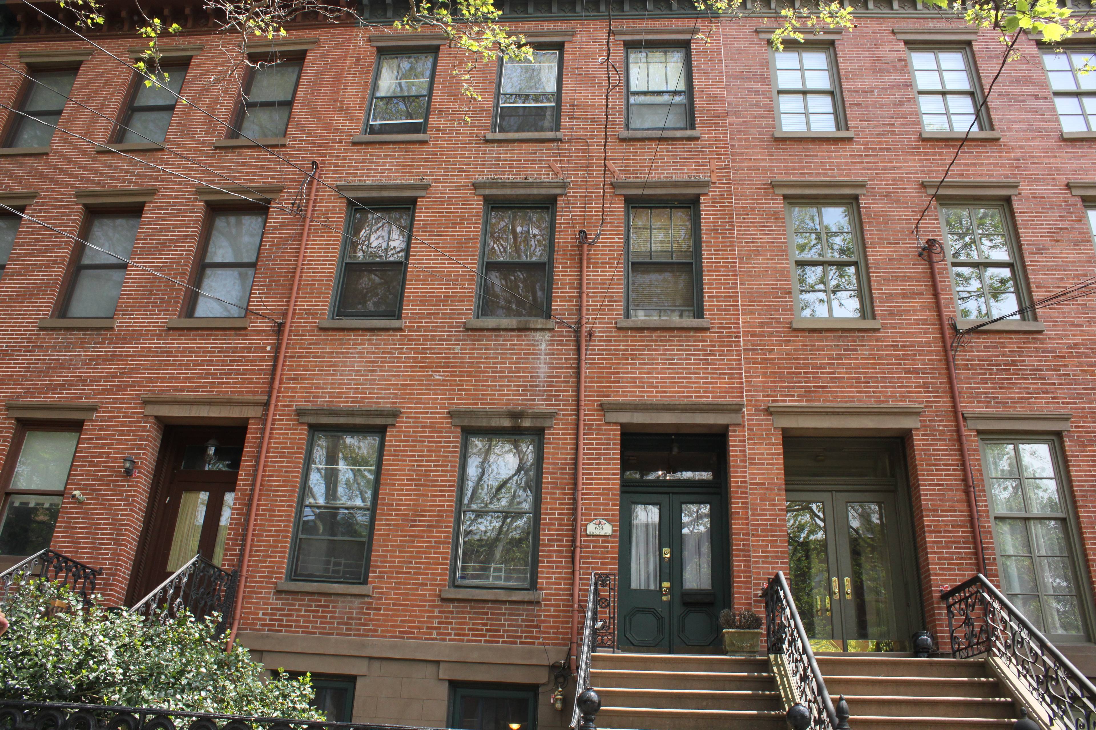 Studio Alcove Brownstone Apartment in Hamilton Park for Rent $1,900/m