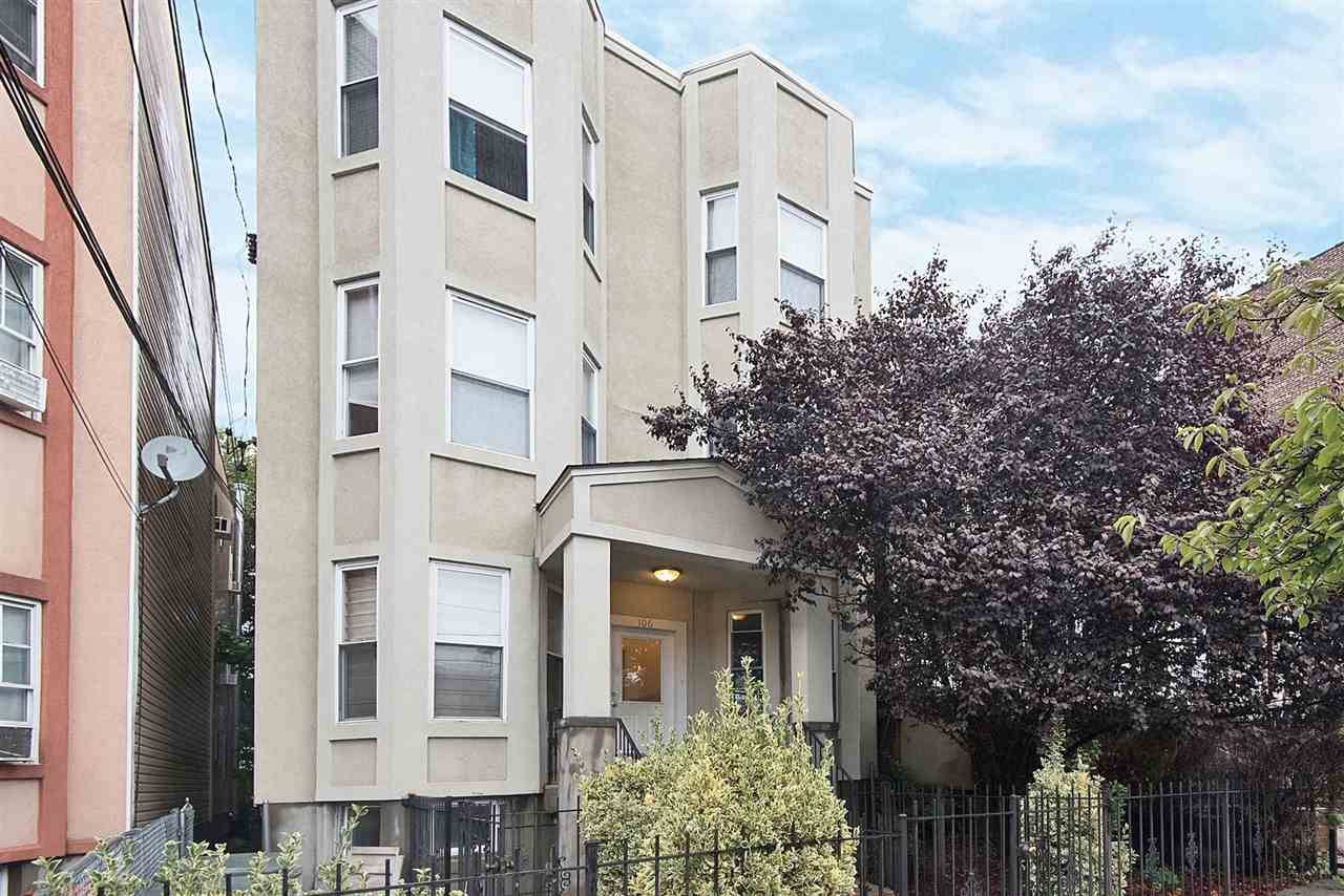Well kept 2 bedroom 2 bathroom condo located in Journal Square