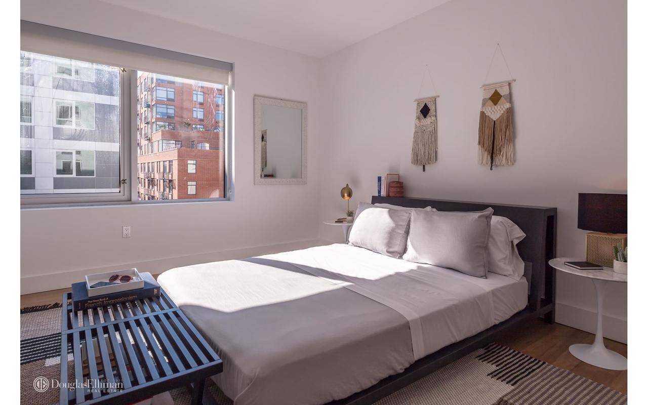 No Fee Luxury One Bedroom in Beautiful Brooklyn Heights with Doorman