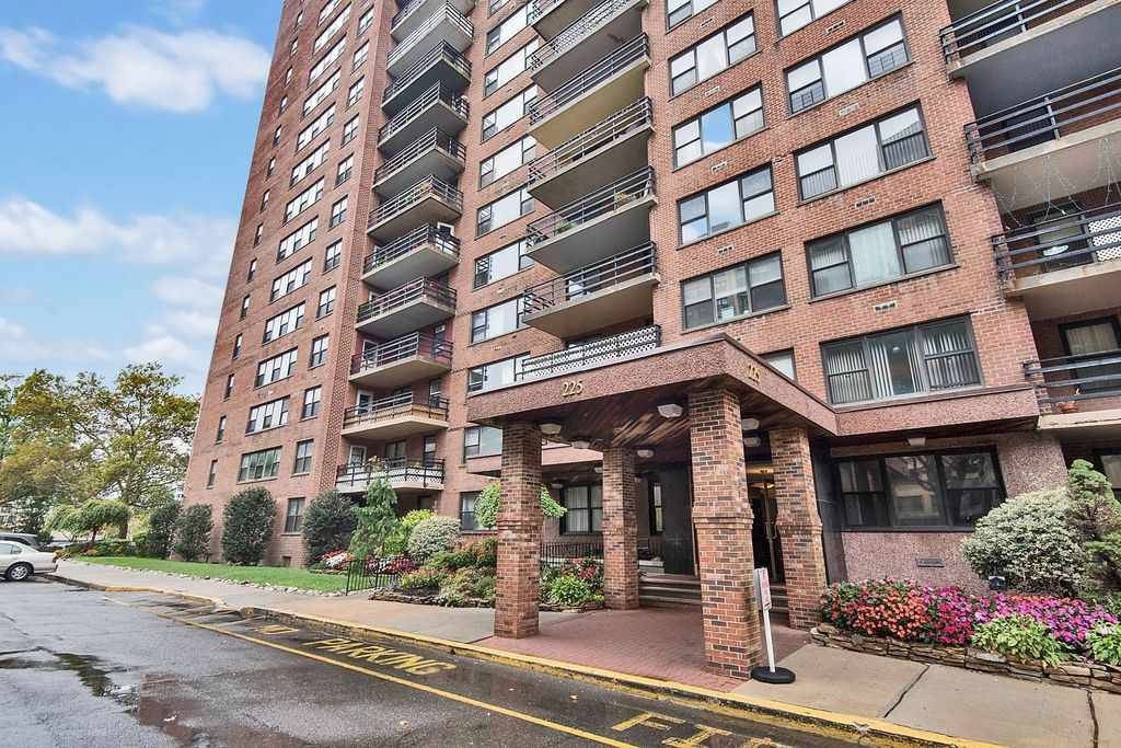 Welcome to 225 St - 1 BR Condo Journal Square New Jersey