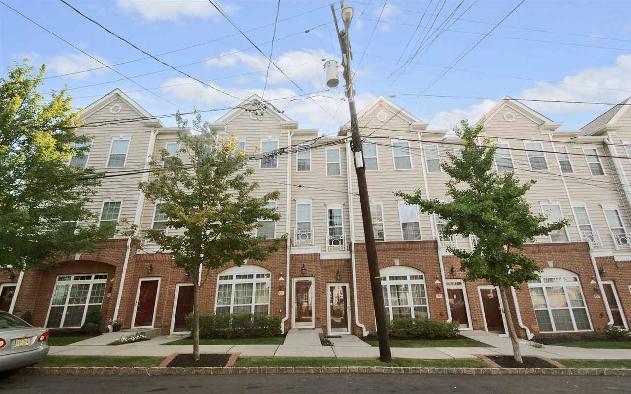 Exceptionally well maintained 3 bedroom - 3 BR Condo New Jersey
