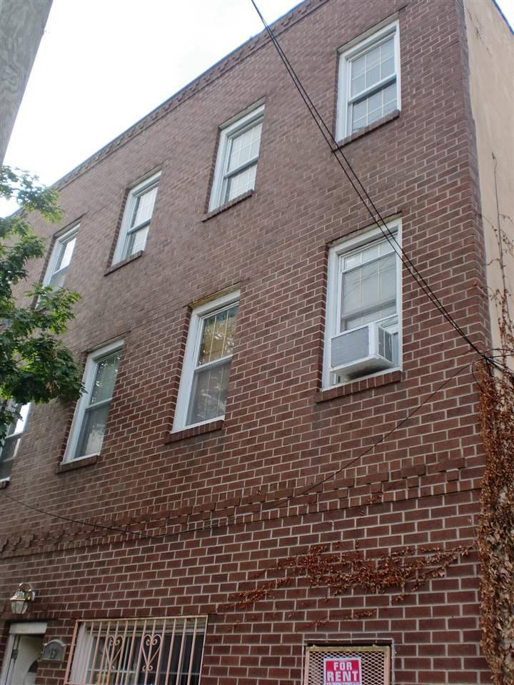 Nice 3rd floor (top) 1 bedroom apt in Jersey City heights not far from the Journal Square PATH station near shopping & all other trans
