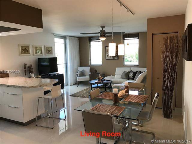 2 bed / 2 bath condo in the very heart of South Beach within easy walking distance to everything - 1 block to Lincoln Road and 3 blocks to the beach