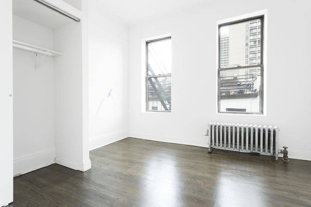 SPACIOUS 2 BED & 1 BATH IN THE GREENWICH VILLAGE!!!