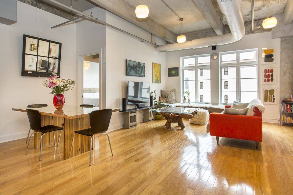 Stunning loft with spacious 1 Bedroom and 1 Bath in downtown Jersey City Powerhouse Arts District