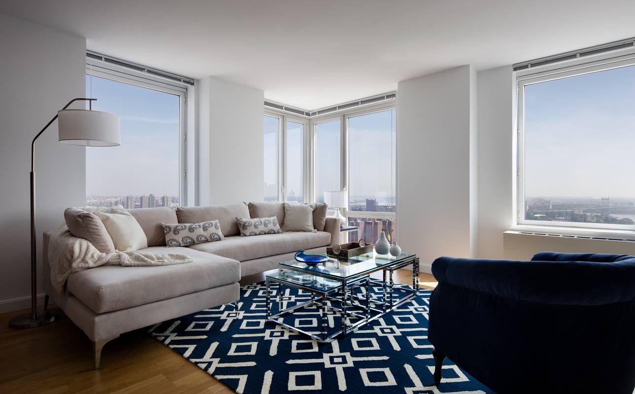 Corner 2 Bedroom, 2 Bathroom PENTHOUSE,  amazing views of Central Park and City
