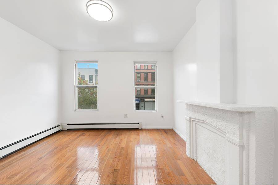 Sparkling 4 room Railroad in Greenpoint