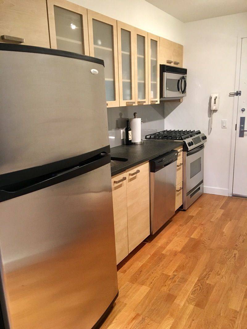 Central Tribeca One Bed Apartment Available Immediately!