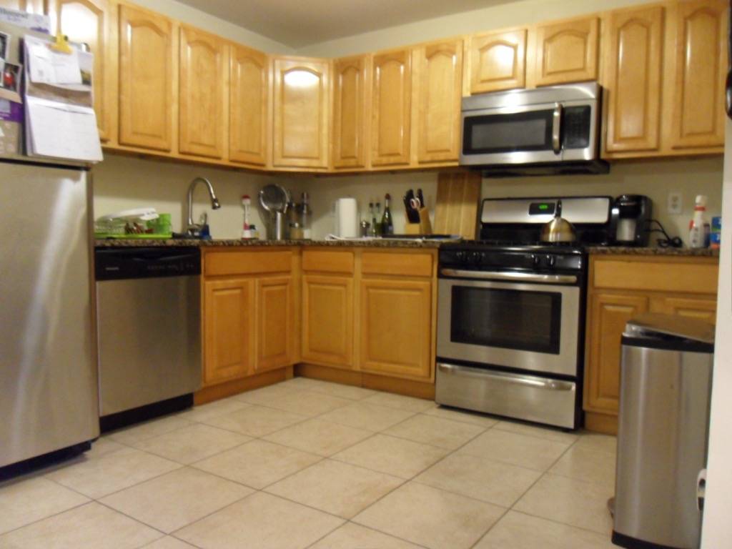 HUGE DUPLEX; 3 bed 2 1/2 bath, private backyard, washer/dryer exclusive to this apartment