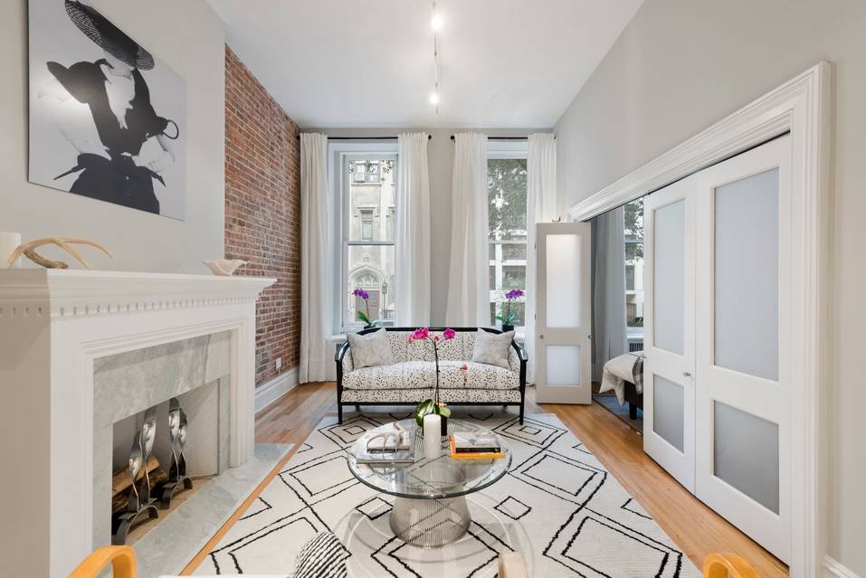 Charming Madison Avenue 1 Bedroom with HUGE Ceilings
