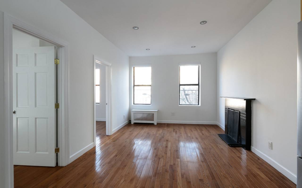 BEAUTIFUL RENOVATED 2 BR in CHELSEA..HIGHLINE..MEATPACKING DISTRICT..NO FEE