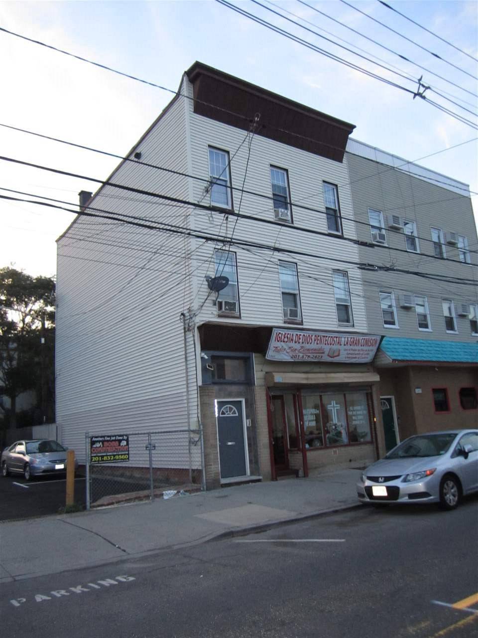 Fantastic opportunity to own a mixed use building in the Heights