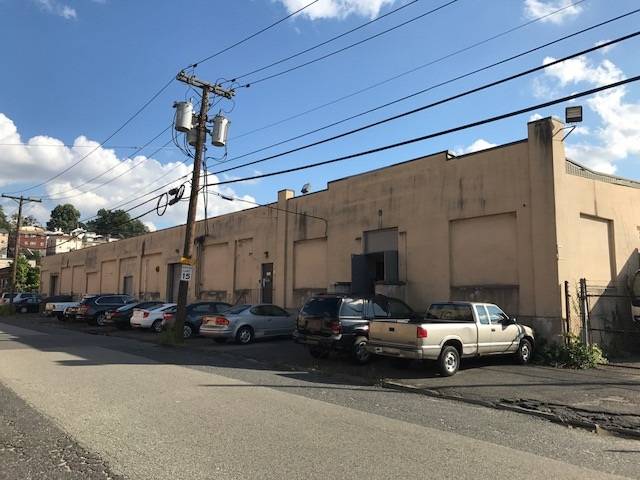 GREAT OPPORTUNITY TO OWN A WAREHOUSE NEXT TO THE MALL