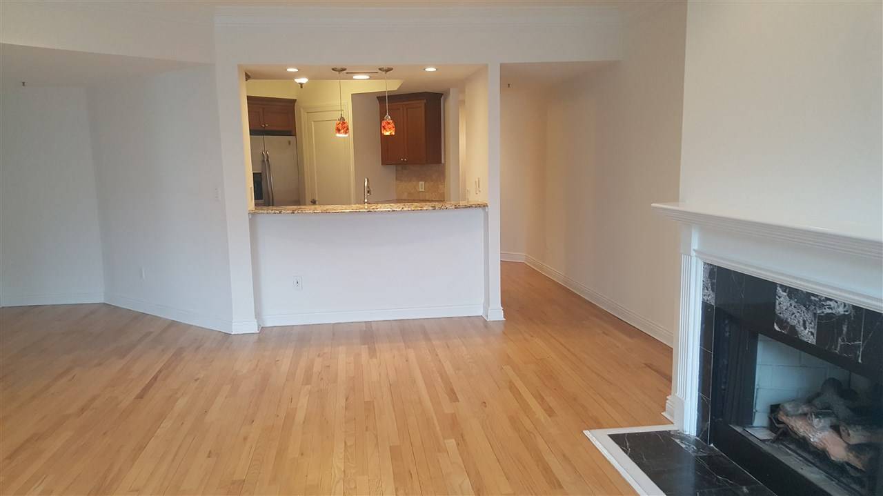 Welcome home to your bright and spacious 1 bedroom condo at the Union Club