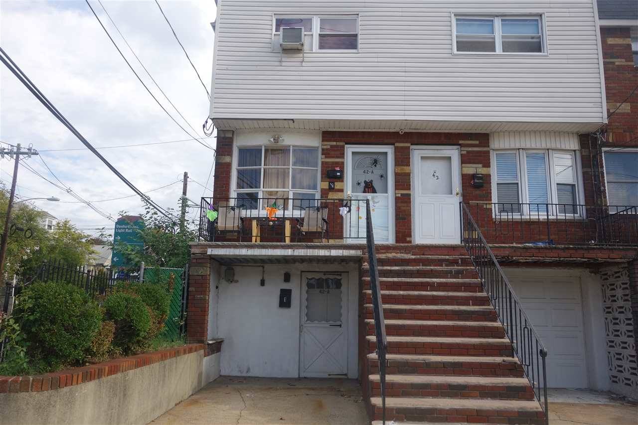 Newly renovated 1 bedroom 1 bath apartment located close to major transportation (bus to NYC