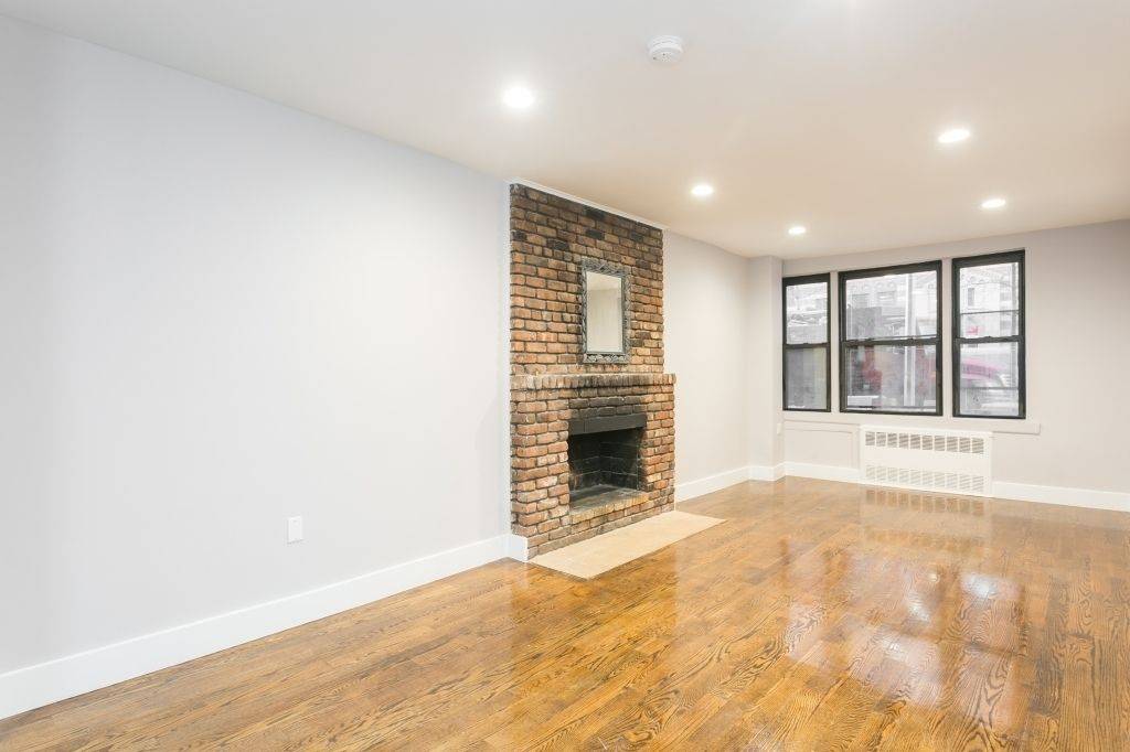 Renovated Studio with Fireplace