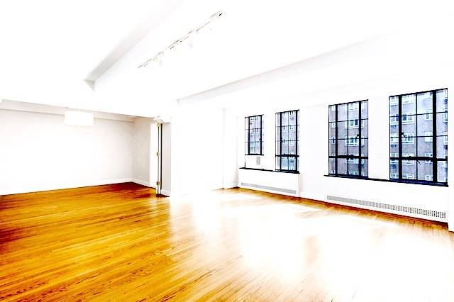 Midtown West Jewel ~ Gorgeous 1 BR (Flex 2) with Home Office ~ Private Garden ~ 1200 Sq. Ft!
