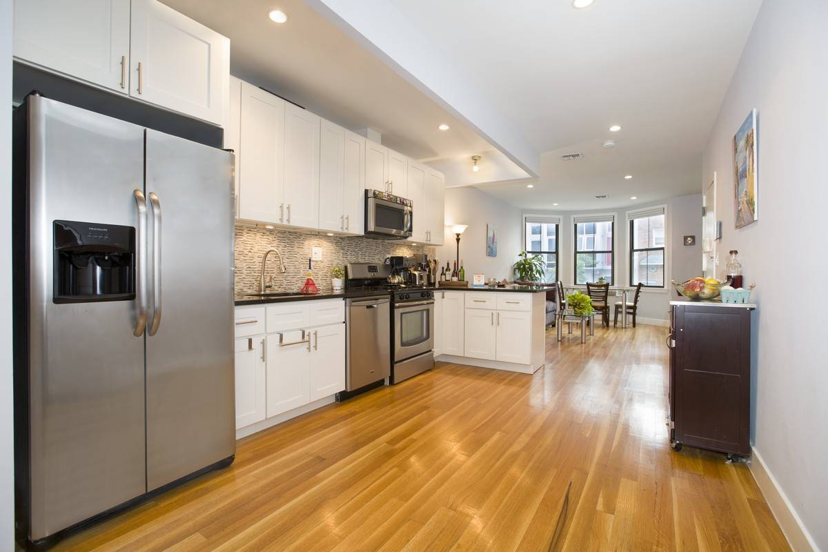 No Fee - Beautifully Renovated Spacious 3 Bedroom / 3 Bathroom Duplex Private Backyard in Park Slope South