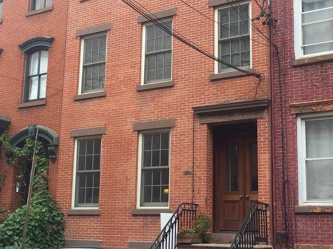 Cozy 1 BR unit features hardwood floors - 1 BR Historic Downtown New Jersey