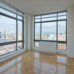 Magnificient  Brooklyn Heights 2 Bedroom Apartment with a Fitness Center !!