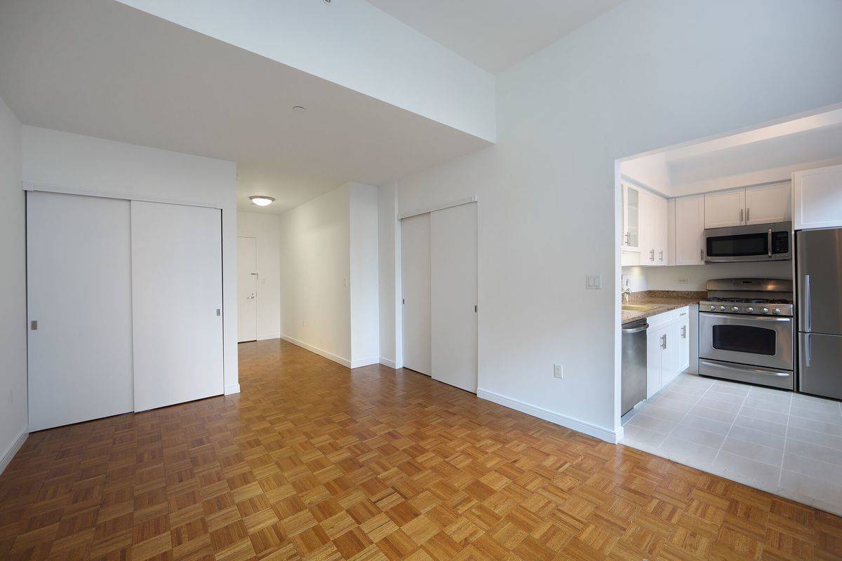 Best Value, Giant Studio with High Ceilings in Upper West Side Luxury Building