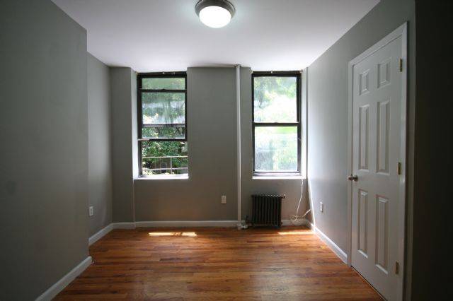 Charming Studio Apartment Between Avenue A and B For Rent