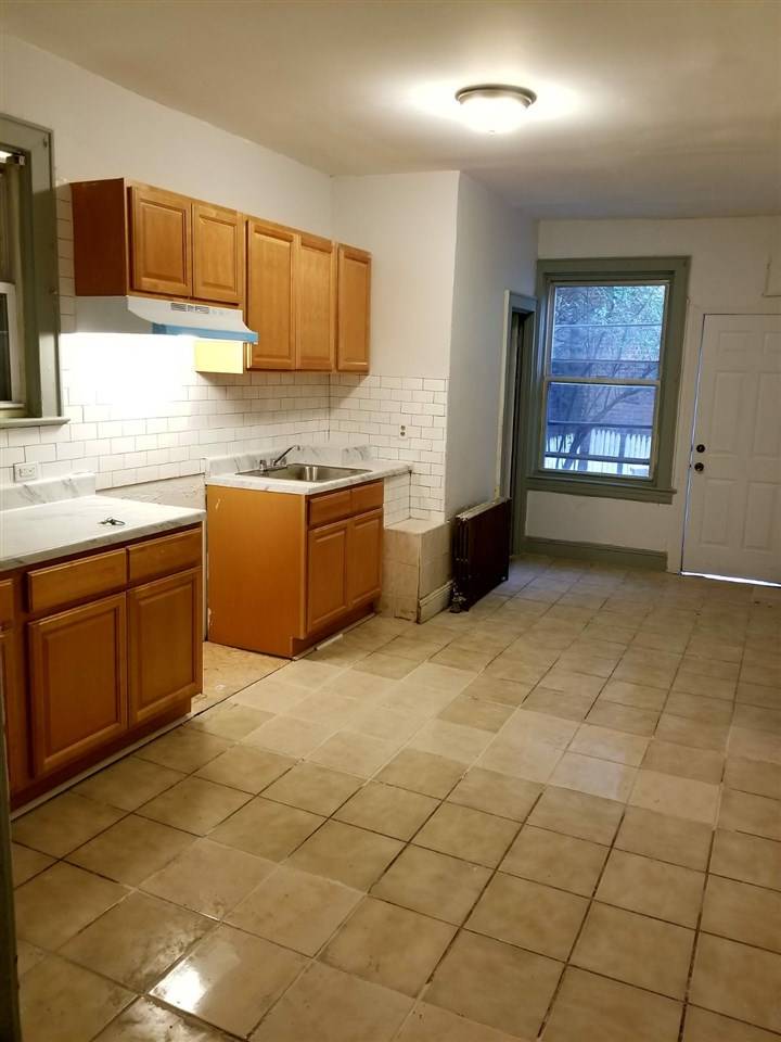 Nice 4 bedroom unit on a quiet street - 4 BR New Jersey