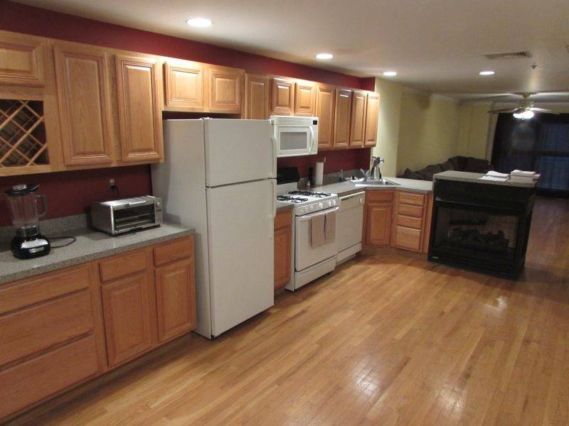 Spacious 2bed/2bath apartment located in an elevator building