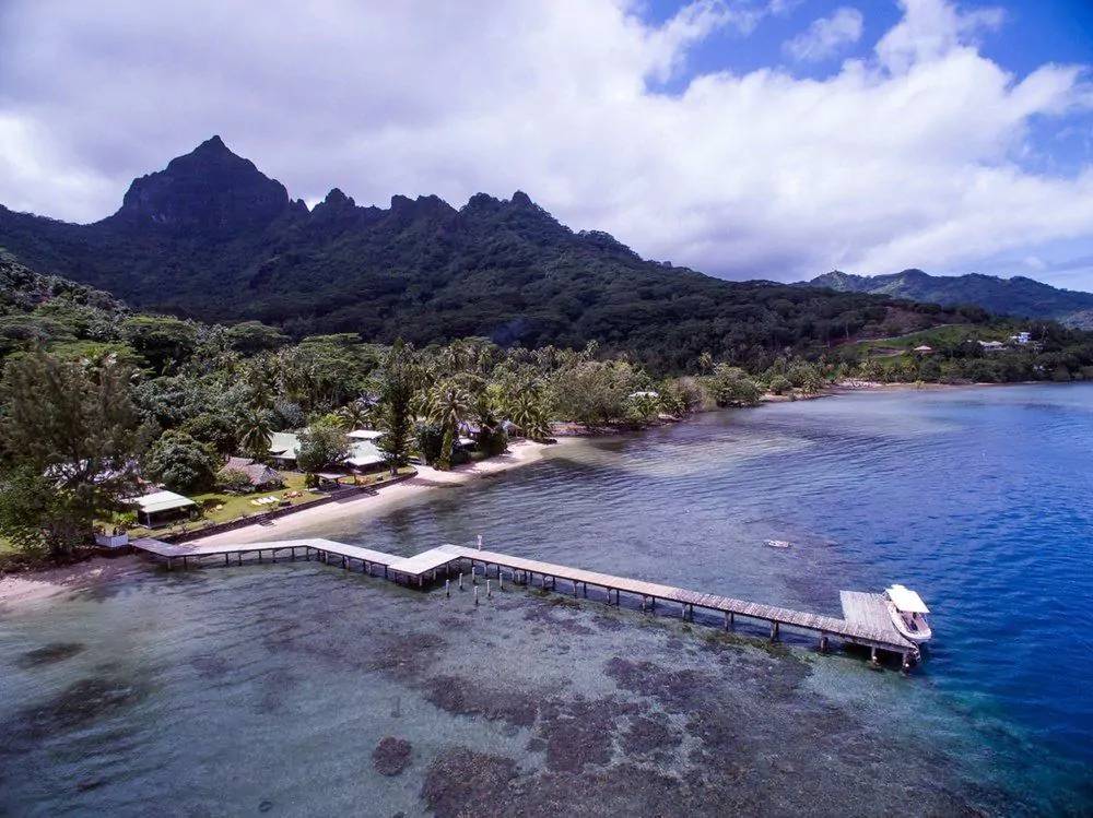 BOUTIQUE RESORT IN TAHITI, FRENCH POLYNESIA, FOR SALE