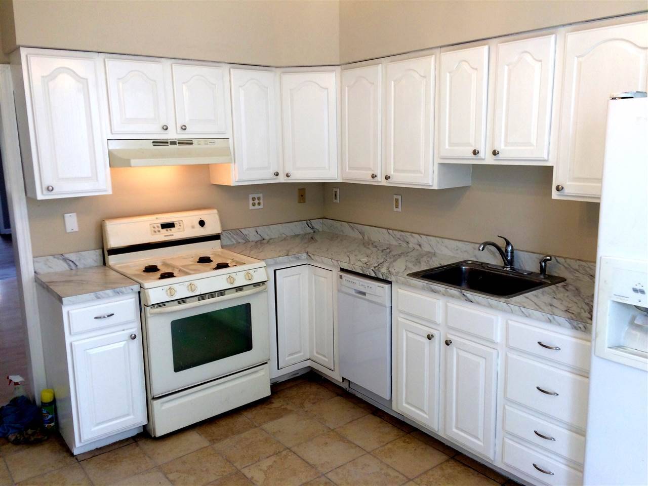 **INCLUDES HEAT & HOT WATER** Available NOW - 2 BR New Jersey