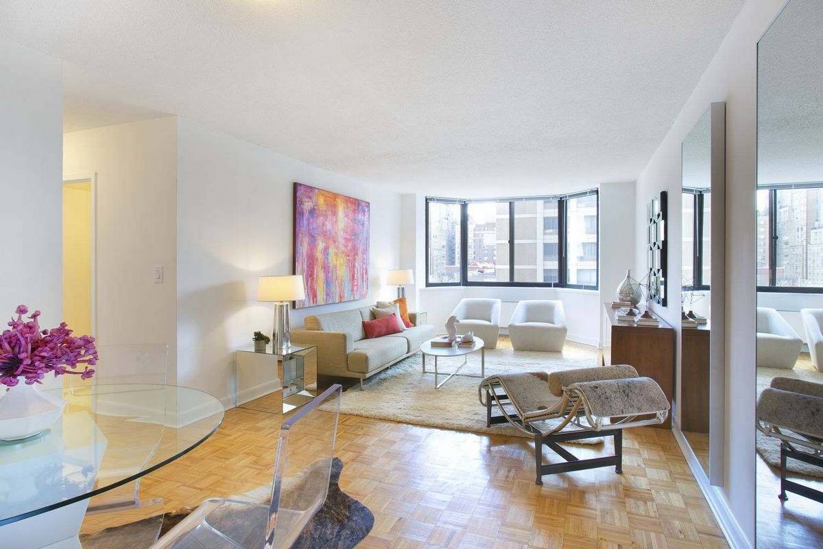 Luxury apartment living in the heart of the Upper West Side.