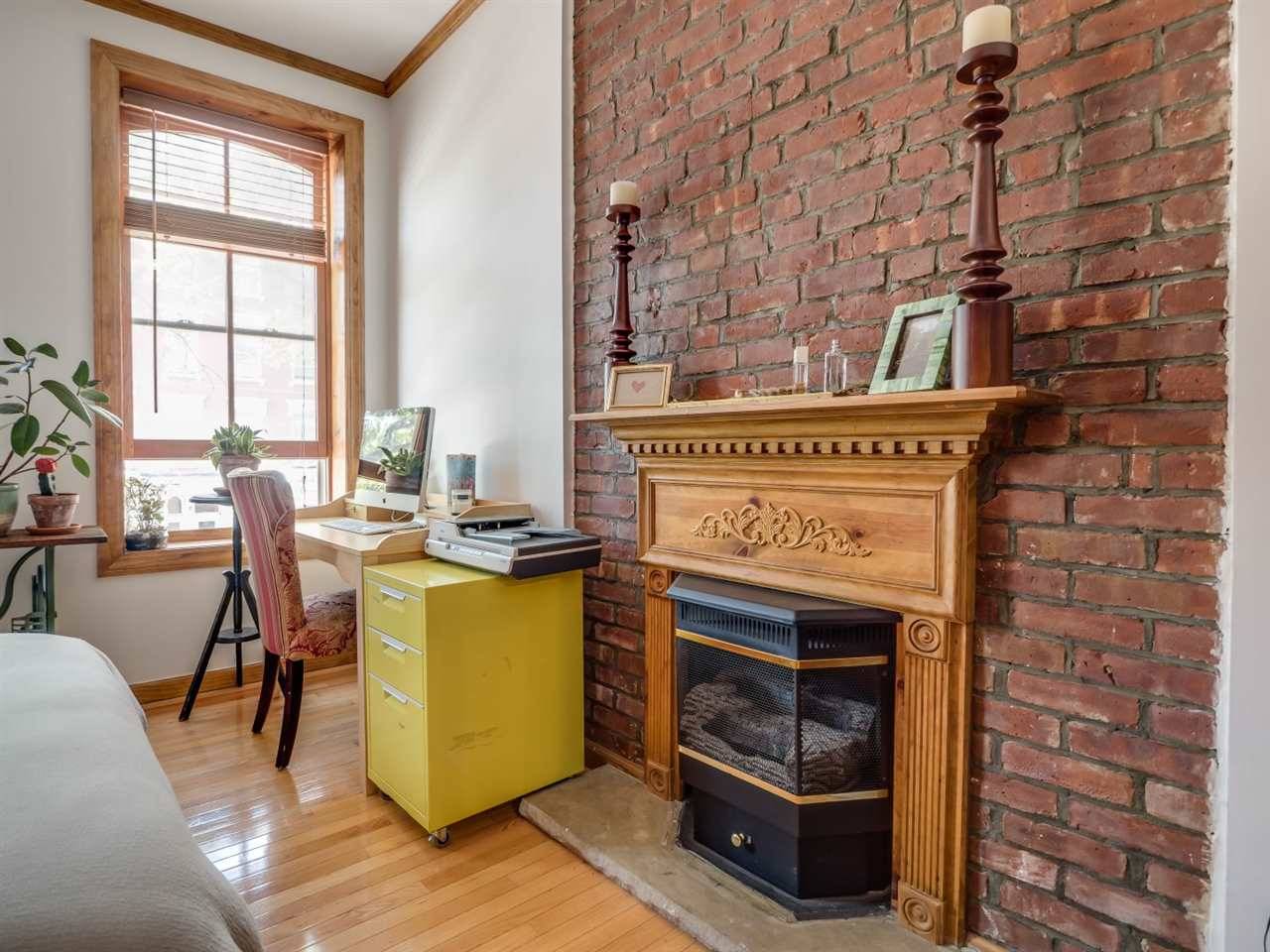 Beautifully renovated unit located in Downtown Jersey City between Hamilton Park and Grove St