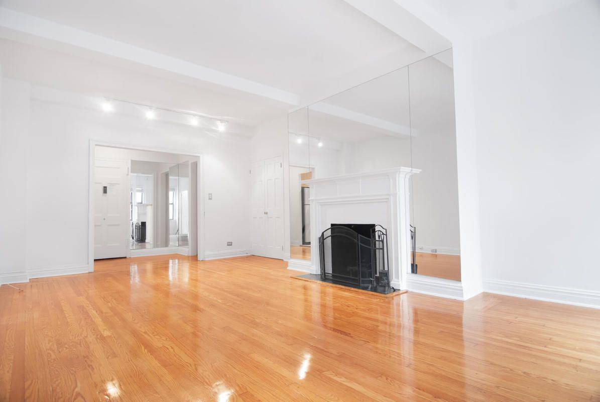 SPACIOUS 2 BEDROOM RESIDENCE, WITH UPPER WEST SIDE CHARM And ELEGANCE.