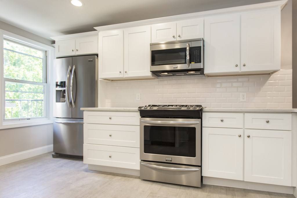 Gorgeous newly renovated 3 bed / 2 bath located in the highly desired Hamilton Park of Downtown Jersey City
