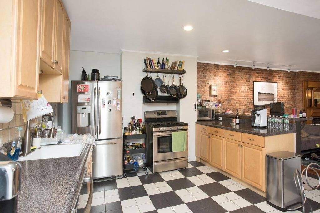 This renovated exposed-brick duplex 2 bedroom 1 full bath is bright and spacious