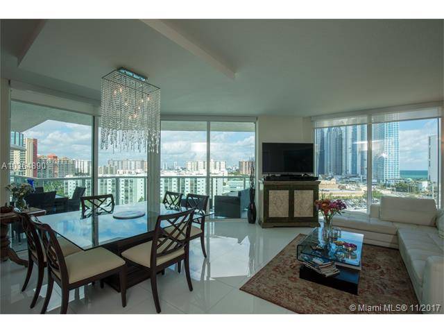Beautiful apartment 3 bedroom/2bathroom with partial Ocean view and all sunny isles beach coast view from oversized balcony