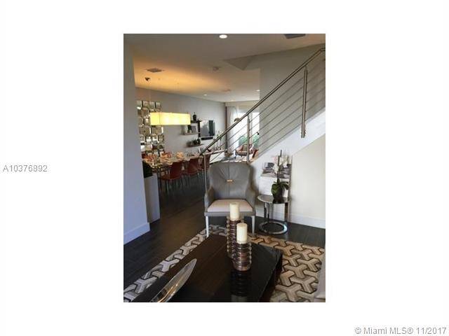EXCLUSIVE AND MODERN TOWN HOME WITH A BEAUTIFUL ROOFTOP IN THE LANDMARK COMMUNITY