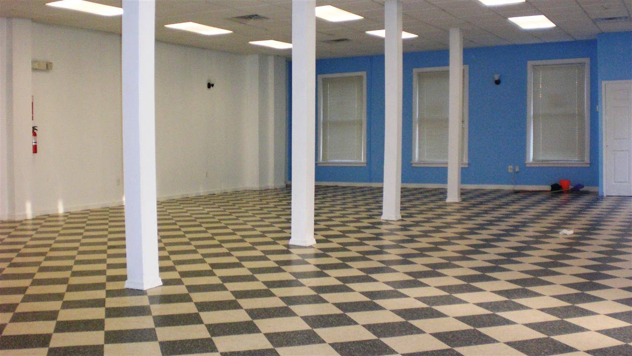 Great Opportunity to Lease 1900 sqft Commercial/Industrial/Business Space to your needs
