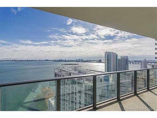Stunning corner 2/2 + Den apartment with espectacular city and bay views