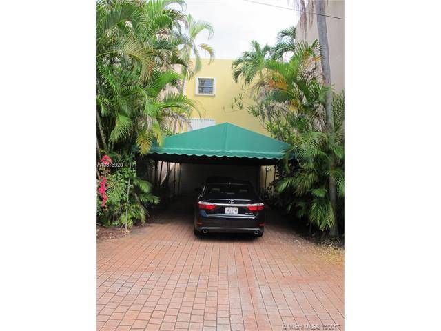Beautiful Very Large Three story Townhouse on Brickell Ave