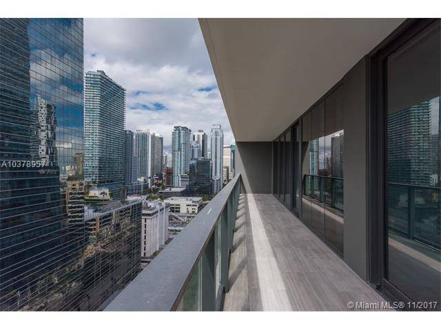 Spectacular Condominium with 2 bedrooms and 2 bathrooms in the heart of Brickell