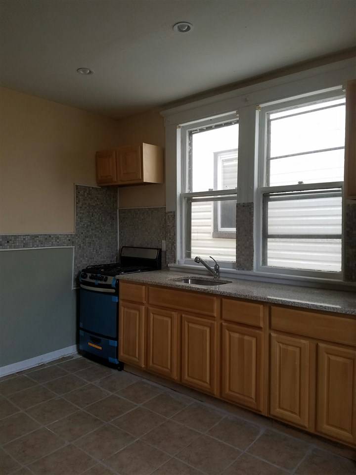 Very nice apartment w renovated kitchen - 3 BR New Jersey