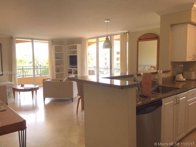 Elegantly furnished and remodeled apartment with split bedrooms and baths