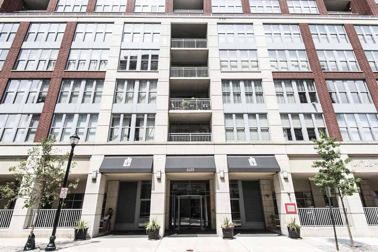 Location and Luxury at Maxwell Place in this extraordinary 2 bedroom and 2 full bathroom 1335 SqFt unit