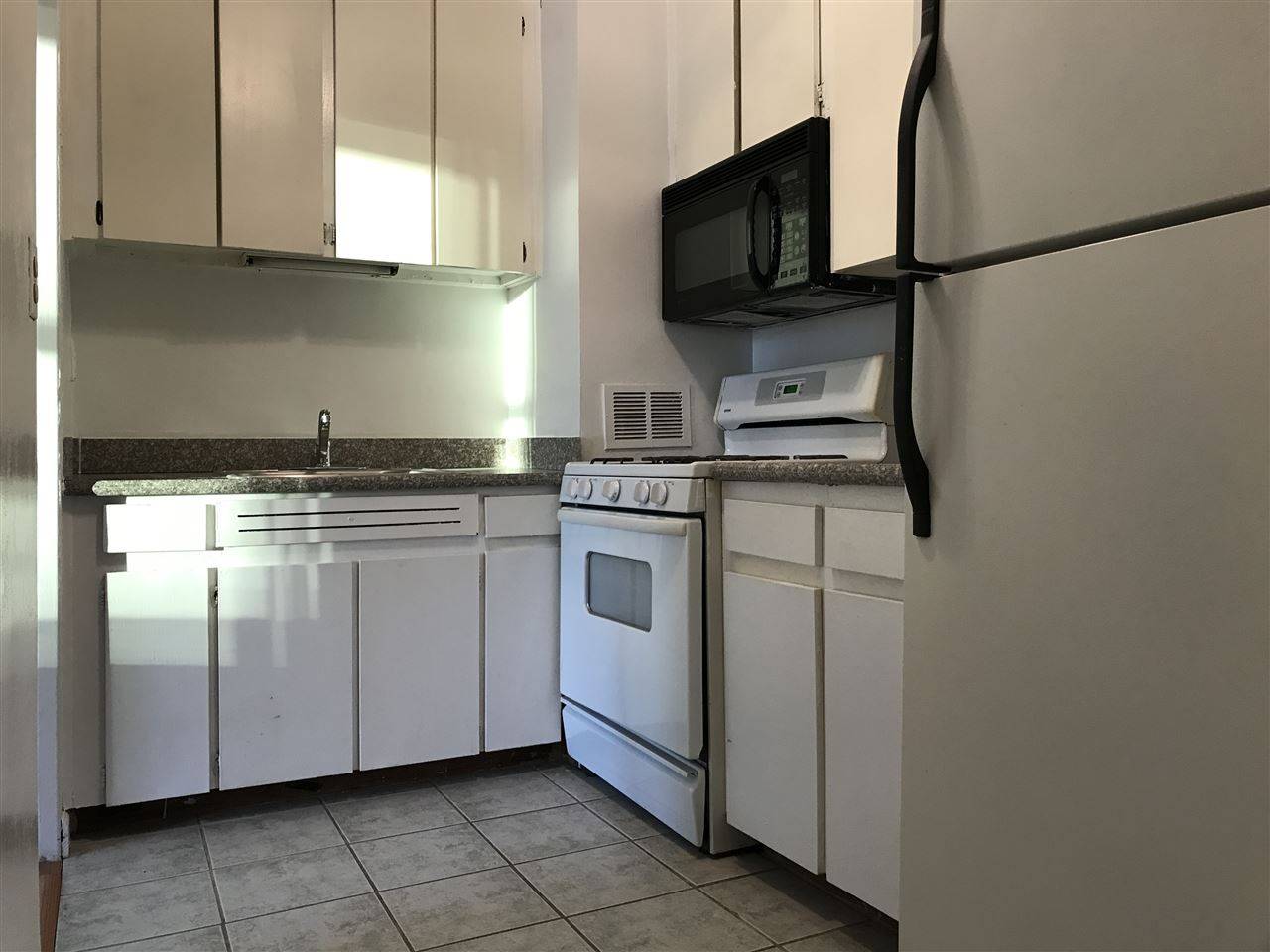 This Metropolis rental offers a uniquely located living space for those interested in enjoying some of the perks of Downtown Jersey City