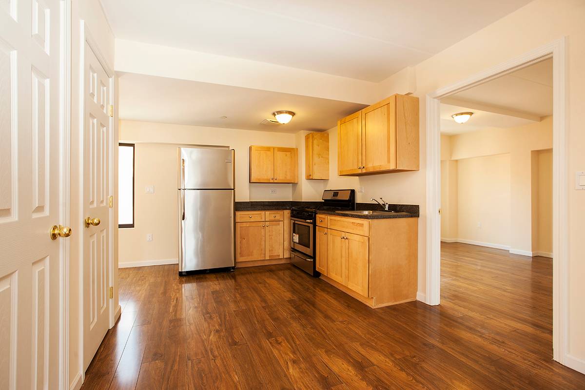Astoria Cove: NO FEE! Top Floor 1 BR with Balcony in New Development - Elevator + Laundry Building