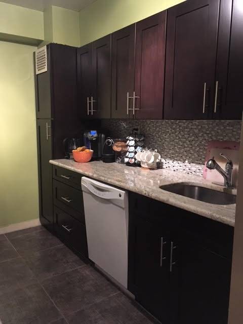 Great size 1 bedroom unit located in highly sought after high rise Tower West building located right on Blvd East