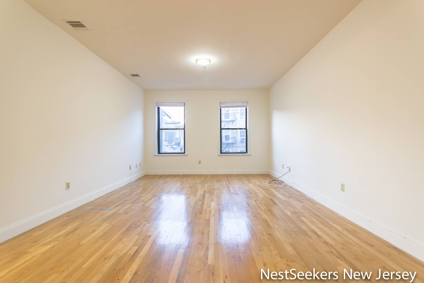 Huge 1BR/1BA Unit in Downtown Hoboken!  No Fee! Laundry, Elevator, Gym and Parking on Site!